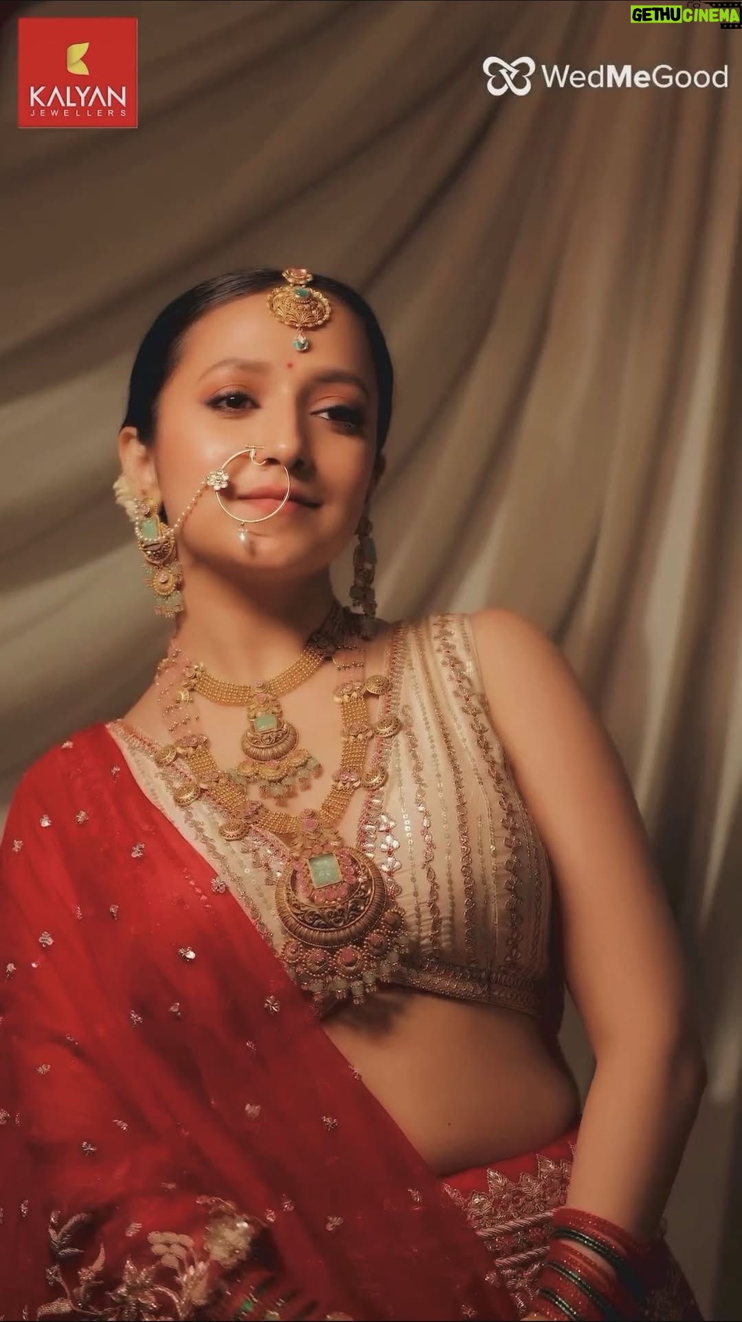 Lavanya Srivastava - 2.9K Likes - Recent shoot with @kalyanjewellers_official

Makeup @makeupbybanny23 
Stylist @spardhamalik 
Videographer @lakshay.dargan