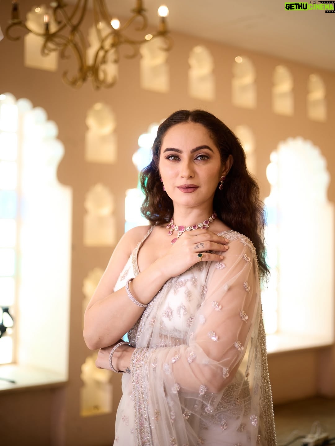Lavina Tandon - 9.4K Likes - सारी और jhumka, प्यार है Unka 🤍

photographer: @jiten_03 
location: @setsinthecity.in 
jewellery: @nialuxeempire 
HMU: @hairandmakeupbysweety 
Outfit: @aynaaworld 
styled बाय: @styleitupbyaashna