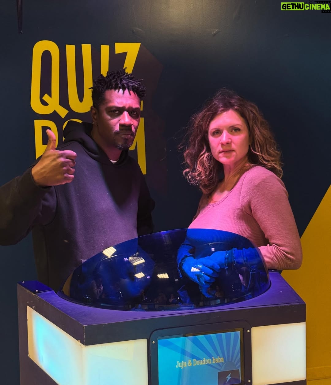 Léa François - 9.2K Likes - Entre 2 de tournages, et comme on ne voudrait surtout pas prendre le risque de se manquer le soir après la journée : on se retrouve… pour continuer de jouer… 💫

#quizzroom #mespartenairesdamour #jelesaime