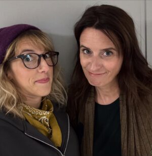 Léa François Instagram - Allez, un petit vrac de photos @pblvofficiel comme on les aime! 🤪
Bon, évidemment @manonnchevallier, depuis le temps que j’attendais d’apprendre la vérité sur Zoé, j’te mets en number 1 mais je fais aussi un gros Big Up à @launay.etienne qui a été un Chabrol PARFAIT et qui nous a beaucoup fait rire et bien sûr à mes @guillaumefaureofficiel et @annedecisoff que j’aime et mes @stephane_henon & @lolamarois (que j’aime aussi mais j’aimerai encore plus s’ils me faisaient sortir de GAV… 😂)
Hâte que vous découvriez la suite…