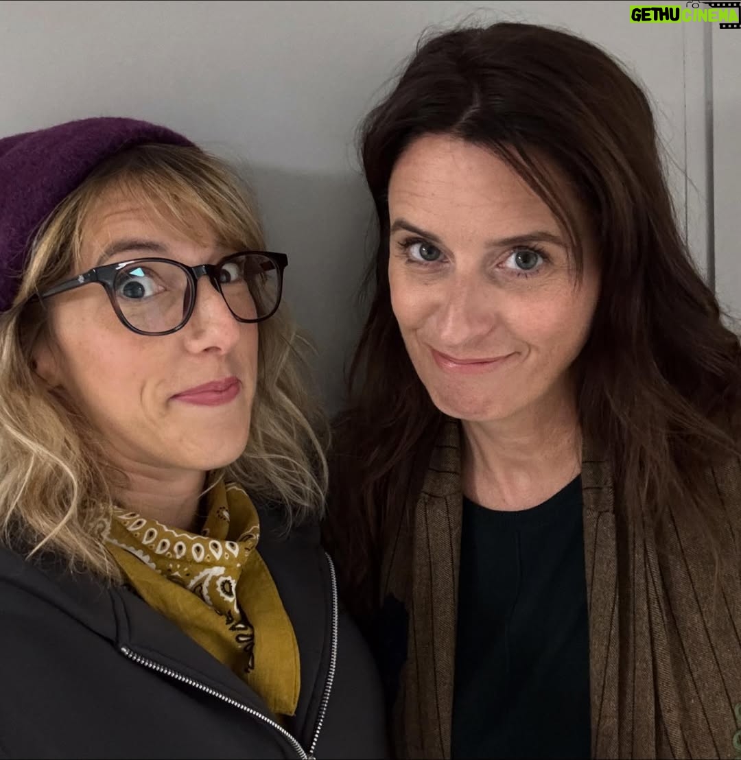 Léa François - 9.7K Likes - Allez, un petit vrac de photos @pblvofficiel comme on les aime! 🤪
Bon, évidemment @manonnchevallier, depuis le temps que j’attendais d’apprendre la vérité sur Zoé, j’te mets en number 1 mais je fais aussi un gros Big Up à @launay.etienne qui a été un Chabrol PARFAIT et qui nous a beaucoup fait rire et bien sûr à mes @guillaumefaureofficiel et @annedecisoff que j’aime et mes @stephane_henon & @lolamarois (que j’aime aussi mais j’aimerai encore plus s’ils me faisaient sortir de GAV… 😂)
Hâte que vous découvriez la suite…