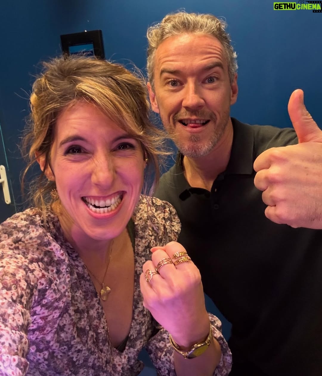 Léa François - 9.2K Likes - Entre 2 de tournages, et comme on ne voudrait surtout pas prendre le risque de se manquer le soir après la journée : on se retrouve… pour continuer de jouer… 💫

#quizzroom #mespartenairesdamour #jelesaime