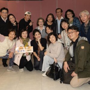 Lee Chien-na Instagram - 謝謝你們在
我愛你們呀～
還有好多好多人都沒合照到
殘念！
下一場我再好好搜集❤️❤️❤️

#入戲Part3