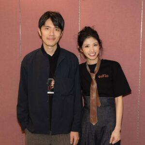 Lee Chien-na Instagram - 謝謝你們在
我愛你們呀～
還有好多好多人都沒合照到
殘念！
下一場我再好好搜集❤️❤️❤️

#入戲Part3