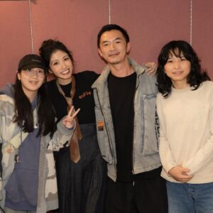 Lee Chien-na Instagram - 謝謝你們在
我愛你們呀～
還有好多好多人都沒合照到
殘念！
下一場我再好好搜集❤️❤️❤️

#入戲Part3