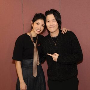 Lee Chien-na Instagram - 謝謝你們在
我愛你們呀～
還有好多好多人都沒合照到
殘念！
下一場我再好好搜集❤️❤️❤️

#入戲Part3