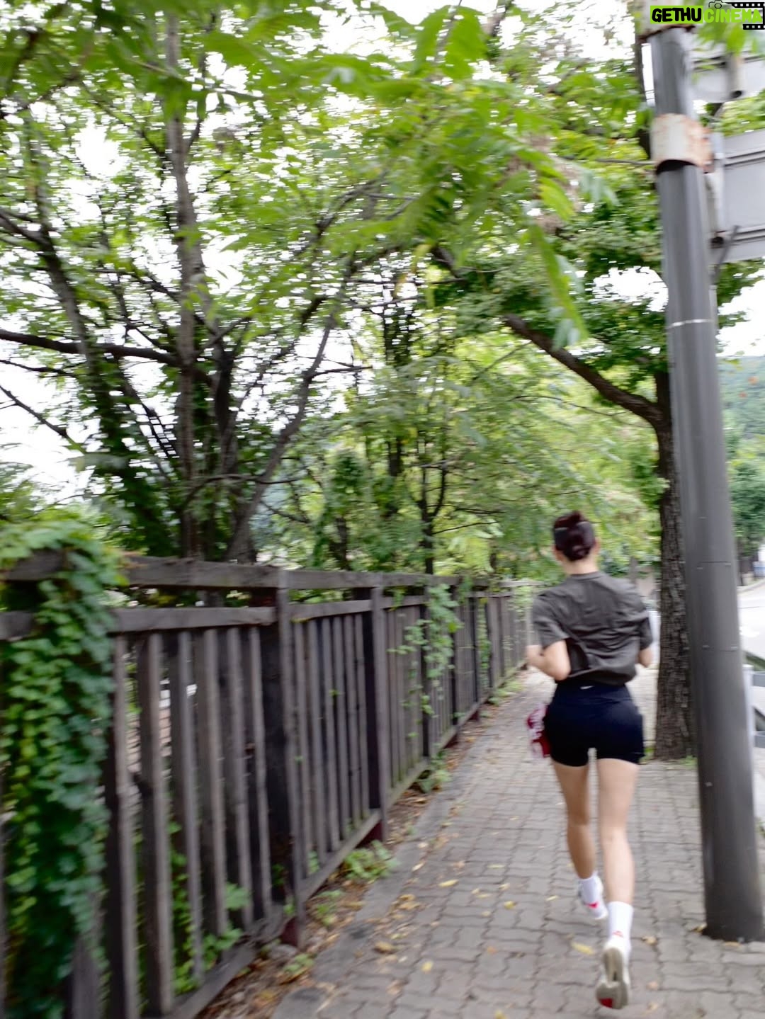 Lee El - 7.4K Likes - _
네가 찍어주는 사진은 다 좋아 @ad4c_530