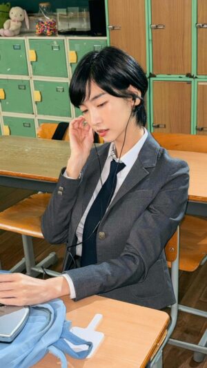 Lee Hae-in Instagram - 응답하라 2004 🤍

#단발 #숏컷 #교복 #학교 #hair #school #shorthair