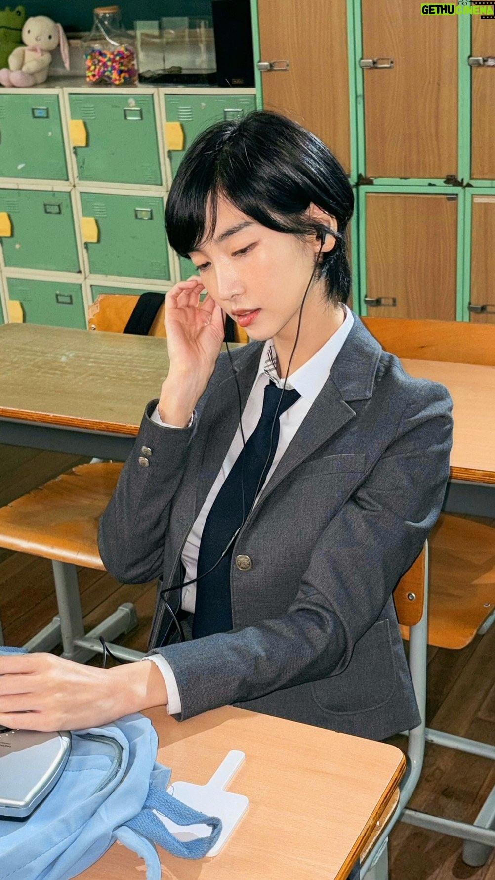 Lee Hae-in - 4.3K Likes - 응답하라 2004 🤍

#단발 #숏컷 #교복 #학교 #hair #school #shorthair