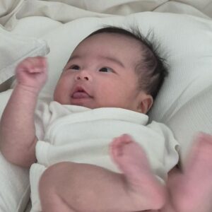 Lee Si-won Instagram - 🏹🌷#2개월

동요대회 출신 슈퍼스타의 1인을 위한 단독공연 @pledis_boos 과 월클 포커플레이어 @doongjae 의 선물 #감사합니다
