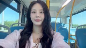 Lee Yoo-jin Instagram - 🚌 버스 여행 (♡ˊ͈ ꒳ ˋ͈) 🌸