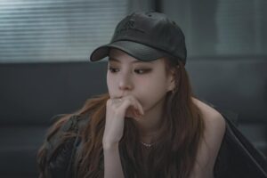Lee Yul-eum Instagram - 레나야 이젠 외롭지 말자!♥️ #친애하는X