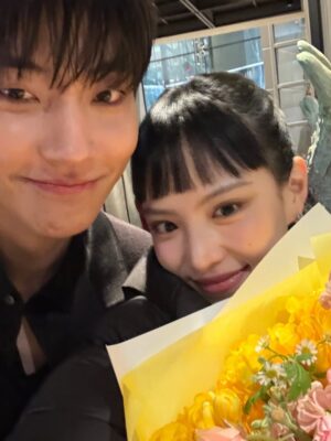 Lee Yul-eum Instagram - 친애하는🖤♥️ #친애하는X