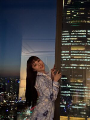 Lee Yul-eum Instagram - 레나🥸🖤 #친애하는X