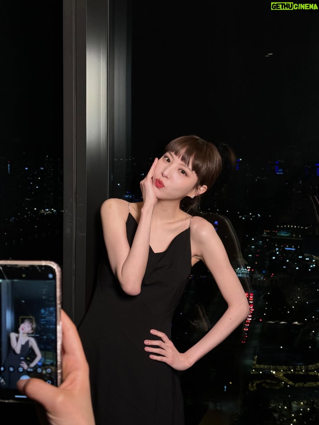 Lee Yul-eum - 59.5K Likes - 야경이 좋았던 레나♥️ #친애하는X