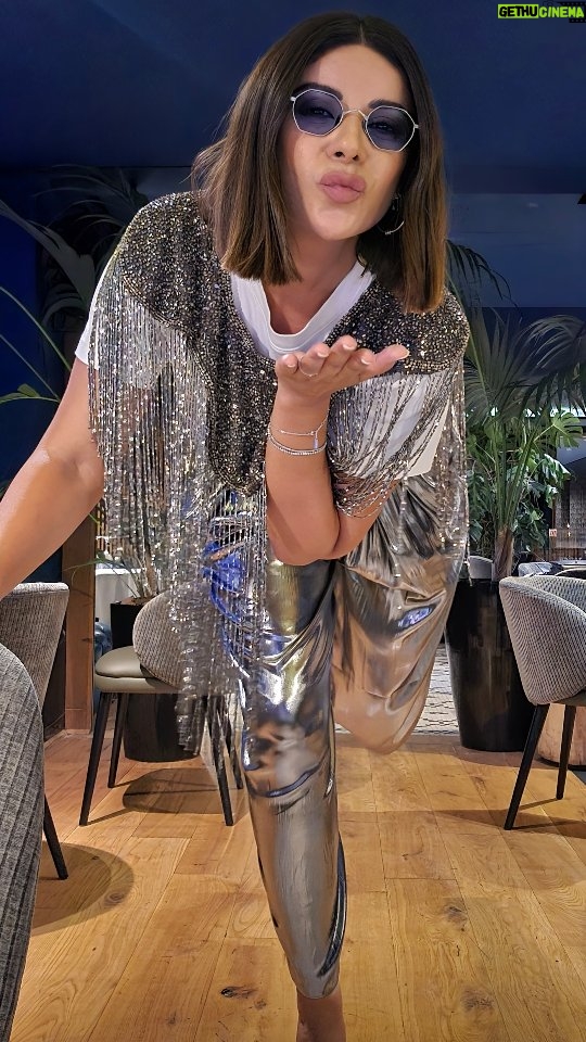 Leila Hadioui - 47.9K Likes - Même quand la lumière se fait discrète, le Samsung S25 Ultra capte tout... je vous montre 😎
Mode nuit activé, souvenirs illuminés.✨️
@samsungmaroc #Samsung #nightphotography