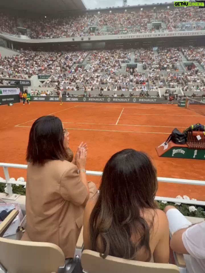 Leila Hadioui - 54.8K Likes - Roland-Garros: check👍🏻 🎾 pas prête d'oublier 😍❤️
Le vlog arrive 😍