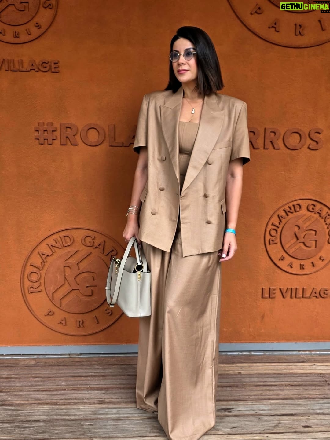 Leila Hadioui - 54.8K Likes - Roland-Garros: check👍🏻 🎾 pas prête d'oublier 😍❤️
Le vlog arrive 😍