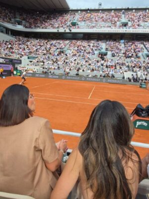 Leila Hadioui Instagram - Roland-Garros: check👍🏻 🎾 pas prête d'oublier 😍❤️
Le vlog arrive 😍