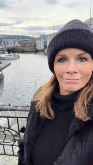 Lena Philipsson Instagram - Vackert i Ålesund/Norge
Ses ikväll 😊