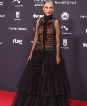 Leticia Dolera Instagram - Anoche fueron los @premiosforque a los que acudimos nominadas a mejor serie de ficción por Pubertat.

Gracias @betsyturnez y @nurigago por acompañarme representando la serie.

Gracias @diorling1 y @diorbeauty por el precioso maquillaje y peinado.

Gracias @pedrodelhierro_official por el vestidazo. Y @marinagarciajoyas por los pendientes puñal. 🗡️

Cuando llegué al final de las entrevistas ya no quedaban canapés, pero las previsoras de @nurigago y @martagodp me dieron barritas y cosas. 😍😅

En el último vídeo aparece @julietacardinali recogiendo el premio para la película BELEN dirigida por Dolores Fonzi y con la producción de mi querida  @leti_cristi que ganó el Premio a la Mejor Película Latinoamericana.