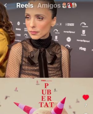 Leticia Dolera Instagram - Anoche fueron los @premiosforque a los que acudimos nominadas a mejor serie de ficción por Pubertat.

Gracias @betsyturnez y @nurigago por acompañarme representando la serie.

Gracias @diorling1 y @diorbeauty por el precioso maquillaje y peinado.

Gracias @pedrodelhierro_official por el vestidazo. Y @marinagarciajoyas por los pendientes puñal. 🗡️

Cuando llegué al final de las entrevistas ya no quedaban canapés, pero las previsoras de @nurigago y @martagodp me dieron barritas y cosas. 😍😅

En el último vídeo aparece @julietacardinali recogiendo el premio para la película BELEN dirigida por Dolores Fonzi y con la producción de mi querida  @leti_cristi que ganó el Premio a la Mejor Película Latinoamericana.