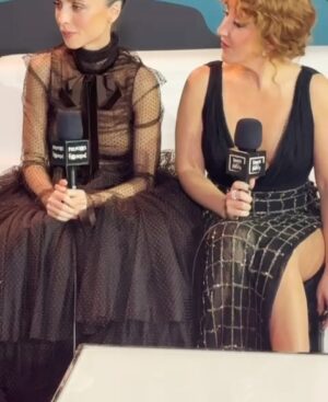 Leticia Dolera Instagram - Anoche fueron los @premiosforque a los que acudimos nominadas a mejor serie de ficción por Pubertat.

Gracias @betsyturnez y @nurigago por acompañarme representando la serie.

Gracias @diorling1 y @diorbeauty por el precioso maquillaje y peinado.

Gracias @pedrodelhierro_official por el vestidazo. Y @marinagarciajoyas por los pendientes puñal. 🗡️

Cuando llegué al final de las entrevistas ya no quedaban canapés, pero las previsoras de @nurigago y @martagodp me dieron barritas y cosas. 😍😅

En el último vídeo aparece @julietacardinali recogiendo el premio para la película BELEN dirigida por Dolores Fonzi y con la producción de mi querida  @leti_cristi que ganó el Premio a la Mejor Película Latinoamericana.