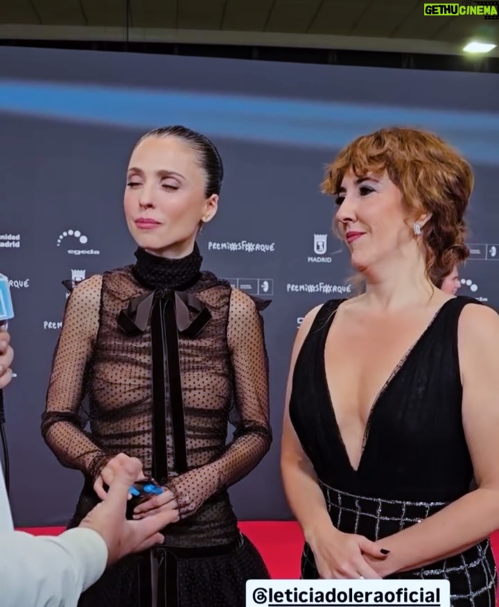 Leticia Dolera - 5.8K Likes - Anoche fueron los @premiosforque a los que acudimos nominadas a mejor serie de ficción por Pubertat.

Gracias @betsyturnez y @nurigago por acompañarme representando la serie.

Gracias @diorling1 y @diorbeauty por el precioso maquillaje y peinado.

Gracias @pedrodelhierro_official por el vestidazo. Y @marinagarciajoyas por los pendientes puñal. 🗡️

Cuando llegué al final de las entrevistas ya no quedaban canapés, pero las previsoras de @nurigago y @martagodp me dieron barritas y cosas. 😍😅

En el último vídeo aparece @julietacardinali recogiendo el premio para la película BELEN dirigida por Dolores Fonzi y con la producción de mi querida  @leti_cristi que ganó el Premio a la Mejor Película Latinoamericana.