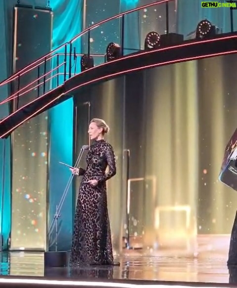 Leticia Dolera - 5.8K Likes - Anoche fueron los @premiosforque a los que acudimos nominadas a mejor serie de ficción por Pubertat.

Gracias @betsyturnez y @nurigago por acompañarme representando la serie.

Gracias @diorling1 y @diorbeauty por el precioso maquillaje y peinado.

Gracias @pedrodelhierro_official por el vestidazo. Y @marinagarciajoyas por los pendientes puñal. 🗡️

Cuando llegué al final de las entrevistas ya no quedaban canapés, pero las previsoras de @nurigago y @martagodp me dieron barritas y cosas. 😍😅

En el último vídeo aparece @julietacardinali recogiendo el premio para la película BELEN dirigida por Dolores Fonzi y con la producción de mi querida  @leti_cristi que ganó el Premio a la Mejor Película Latinoamericana.