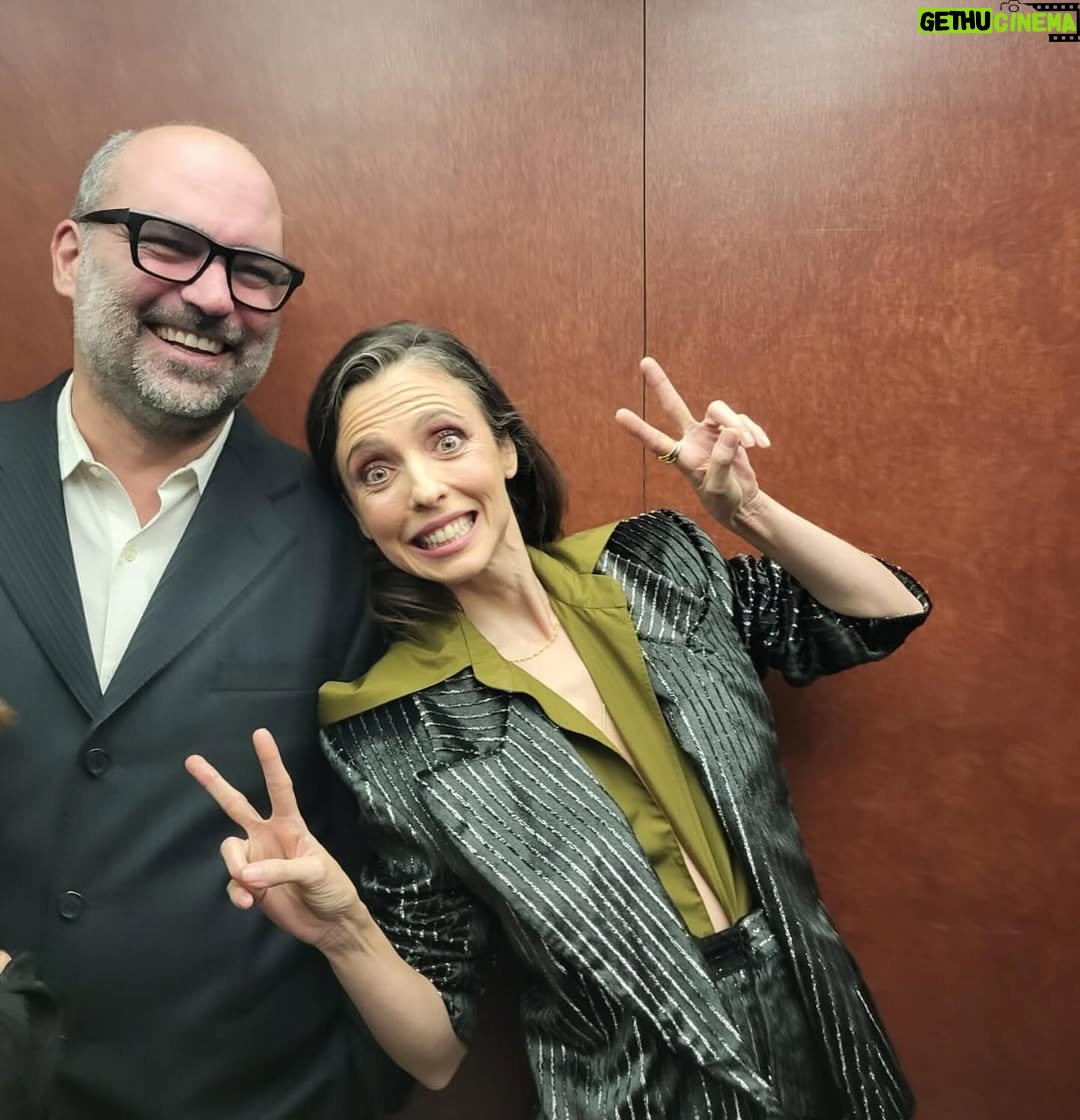 Leticia Dolera - 5.8K Likes - La noche de anoche 🥰
GRACIAS GRACIAS GRACIAS 
Gracias por las bonitas palabras. 
No llego a contestar todos los mensajes, pero los voy leyendo todos con mucha emoción. 💜

Gracias @pedrodelhierro_official @thomassabo y @backstagebcn
