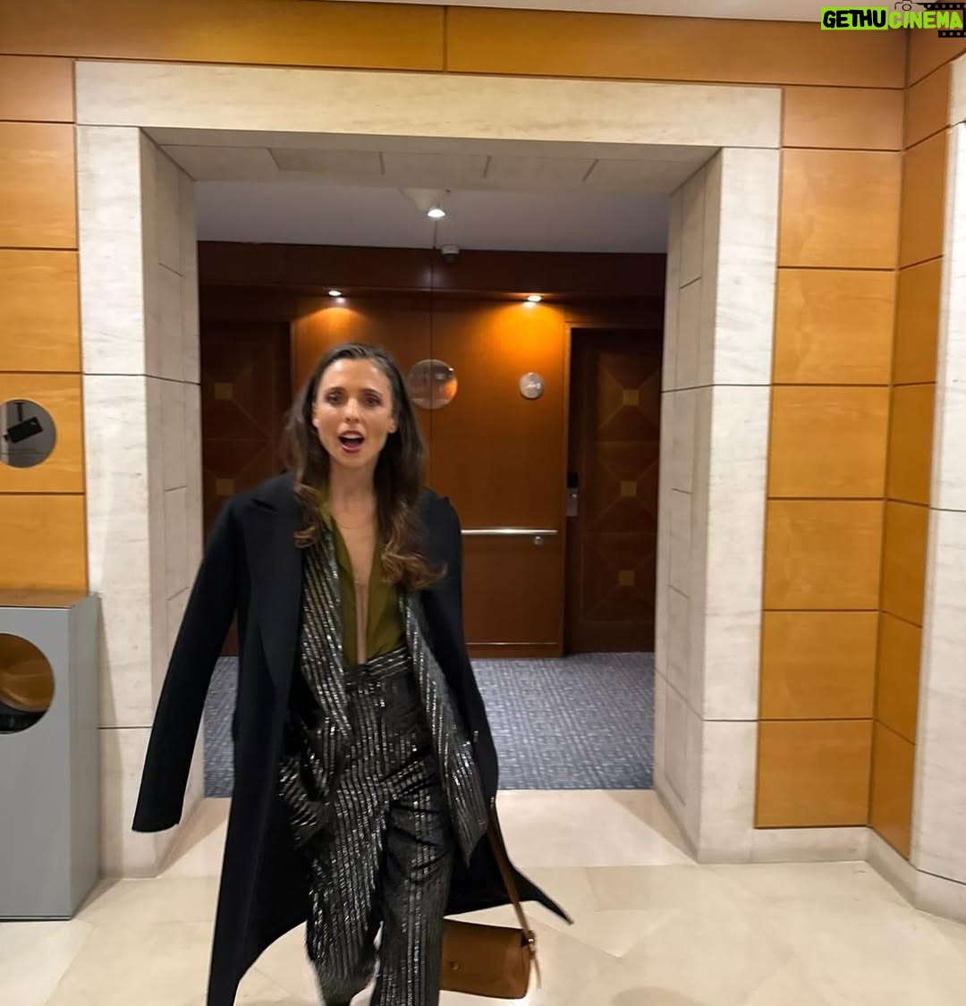 Leticia Dolera - 5.8K Likes - La noche de anoche 🥰
GRACIAS GRACIAS GRACIAS 
Gracias por las bonitas palabras. 
No llego a contestar todos los mensajes, pero los voy leyendo todos con mucha emoción. 💜

Gracias @pedrodelhierro_official @thomassabo y @backstagebcn