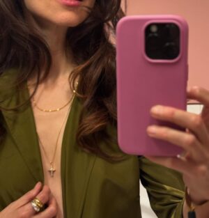 Leticia Dolera Instagram - La noche de anoche 🥰
GRACIAS GRACIAS GRACIAS 
Gracias por las bonitas palabras. 
No llego a contestar todos los mensajes, pero los voy leyendo todos con mucha emoción. 💜

Gracias @pedrodelhierro_official @thomassabo y @backstagebcn