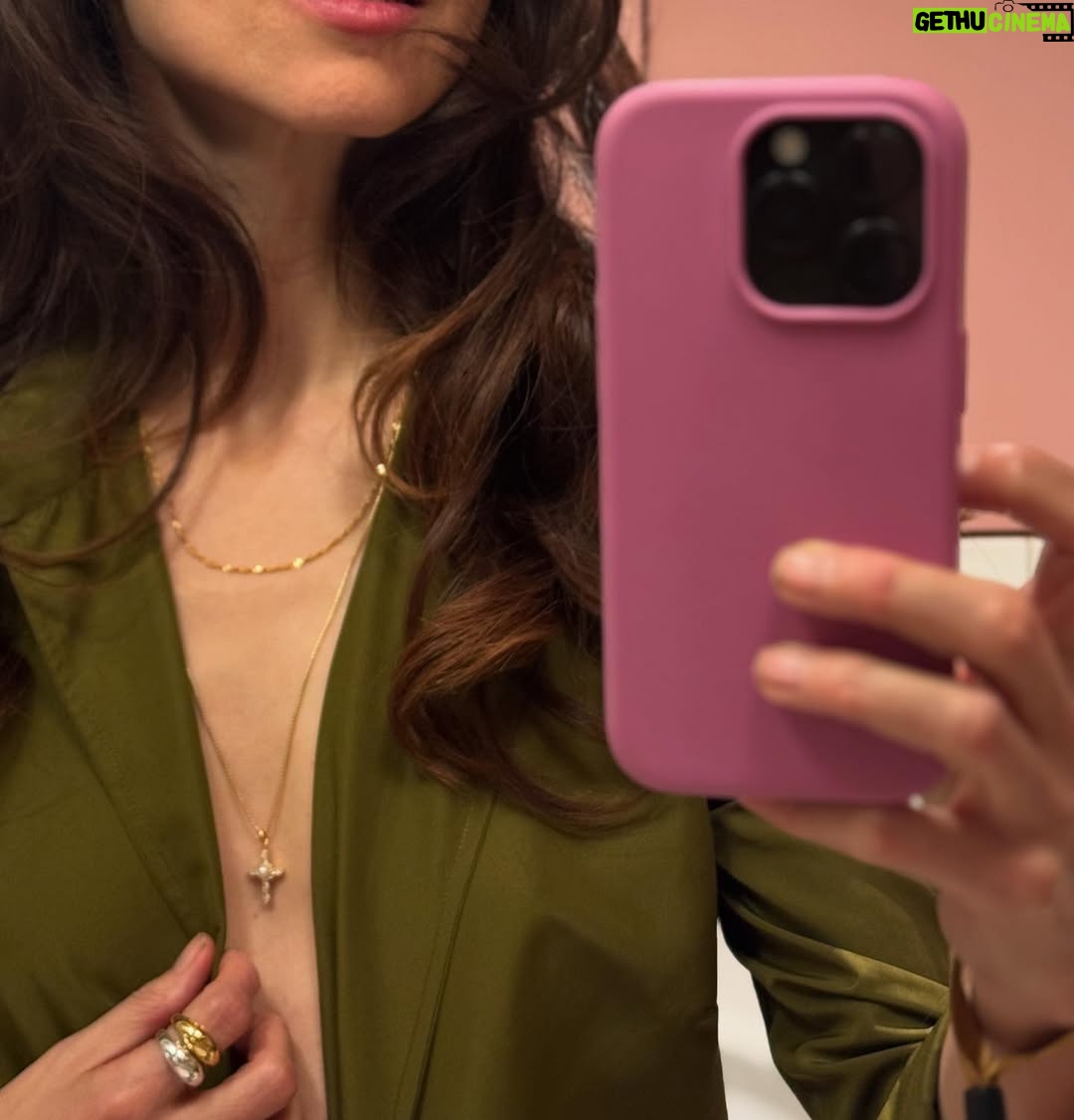 Leticia Dolera - 5.8K Likes - La noche de anoche 🥰
GRACIAS GRACIAS GRACIAS 
Gracias por las bonitas palabras. 
No llego a contestar todos los mensajes, pero los voy leyendo todos con mucha emoción. 💜

Gracias @pedrodelhierro_official @thomassabo y @backstagebcn