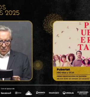 Leticia Dolera Instagram - Nos han dado un PREMIO ONDAS a la MEJOR SERIE DRAMÁTICA.

Gracias al jurado de los @premiosondas por concedernos este honor y ENHORABUENA A TODO EL EQUIPO DE PUBERTAT. 
Estoy muy contenta y agradecida. 💜

MAÑANA ESTRENO DEL ULTIMO CAPÍTULO en @hbomaxes