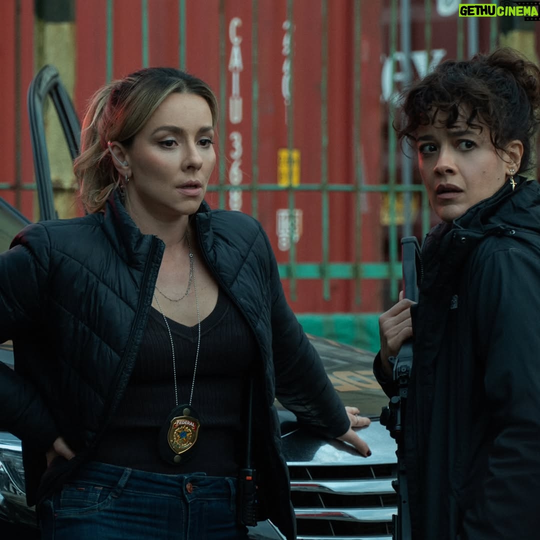 Letícia Tomazella - 1.9K Likes - Falta menos de 1 semana pra estreia da 2a temporada de DNA DO CRIME! 🎬
Enquanto isso, fiquem com um aperitivo da nossa delegada Vendramin por aqui! A série tá intensa!!! 

Dia 04/06, na nossa amiga Netinha @netflixbrasil ❤️🔥

Fotos: Alexandre Schineider, Alisson Louback e Ana Pazian/Netflix