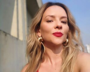 Letícia Tomazella Instagram - Numa bem bandida, na outra bem delegada, c'est la vie! ❤️
Já viram?
#tremembé
#dnadocrime
Fotos 1 e 2: @_stellacarvalho_
Foto 3: @anapazian
Foto 4: euzinha