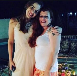 Letícia Tomazella Instagram - Realidade X Ficção ➡️ Desde os primeiros encontros dos roteiristas da série Tremembé, havia o desejo de surpreender o público com um crime desconhecido. A ideia era fazer com que o telespectador criasse uma conexão com a personagem e só no final descobrir o que ela havia cometido. Essa proposta se concretizou com a personagem Poliana, inspirada na criminosa da vida real Luciana Olberg. Os detalhes do crime monstruoso dessa mulher estão no livro “Suzanne - Assassina e Manipuladora”, que serve de base para o projeto. Na série, Poliana é interpretada impecavelmente pela atriz Letícia Tomazella @leticiatomazella