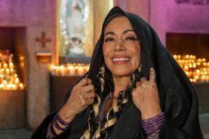 Lila Downs Instagram - “Hoy alzamos la voz y el corazón para la Virgen de Guadalupe, morena de maíz y de cielo. Que su manto florezca sobre nuestro camino, que su canto antiguo nos recuerde quiénes somos y de dónde venimos. Madre guadalupana, guía nuestros pasos con tu luz que vibra como tambor en el alma.” ✨✨✨✨✨✨✨✨✨✨✨✨✨

📸 @telemundo Ivan Manjarrez