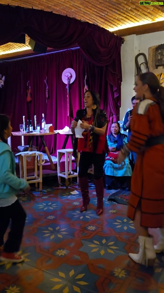 Lila Downs - 5.3K Likes - Este pasado 10 de diciembre inauguramos la barra de mezcal 'Pecados y Mezcal' en Humito. Fue una noche increíble con muchos amigos, maestros mezcaleros y, por supuesto, con Lila Downs como anfitriona. Les invito a echarle un ojo al video para revivir ese momento especial con nosotros

#mezcales
#hechoenoaxaca 
#oaxaca