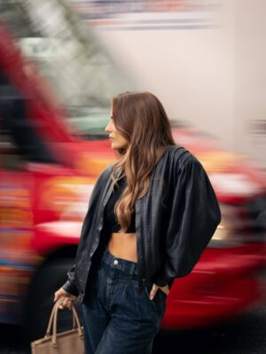 Liliana Santos Instagram - Black friday 🩷 For the women like me 🩷

Ph: @steve.zamora 

#black #friday #love #womeninspiringwomen #women #wearestrongtogether #hair