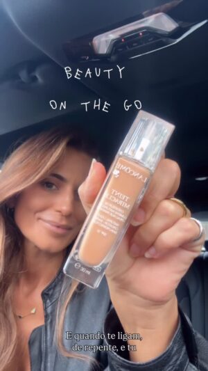 Liliana Santos Instagram - Bom dia! Dia de Glam UP ✨✨ On the go! 

Base Lancôme createur de lumière naturelle peau parfaite n 5
Sombra YSL couture mini clutch 810 
Eye liner YSL castanho 
Rímel charlotte tilbury exagger- eyes volume preto 
High blush charlotte tilbury PINKGASM 
Lipgloss Kiko 103

#makeup #onthego #car #glamup