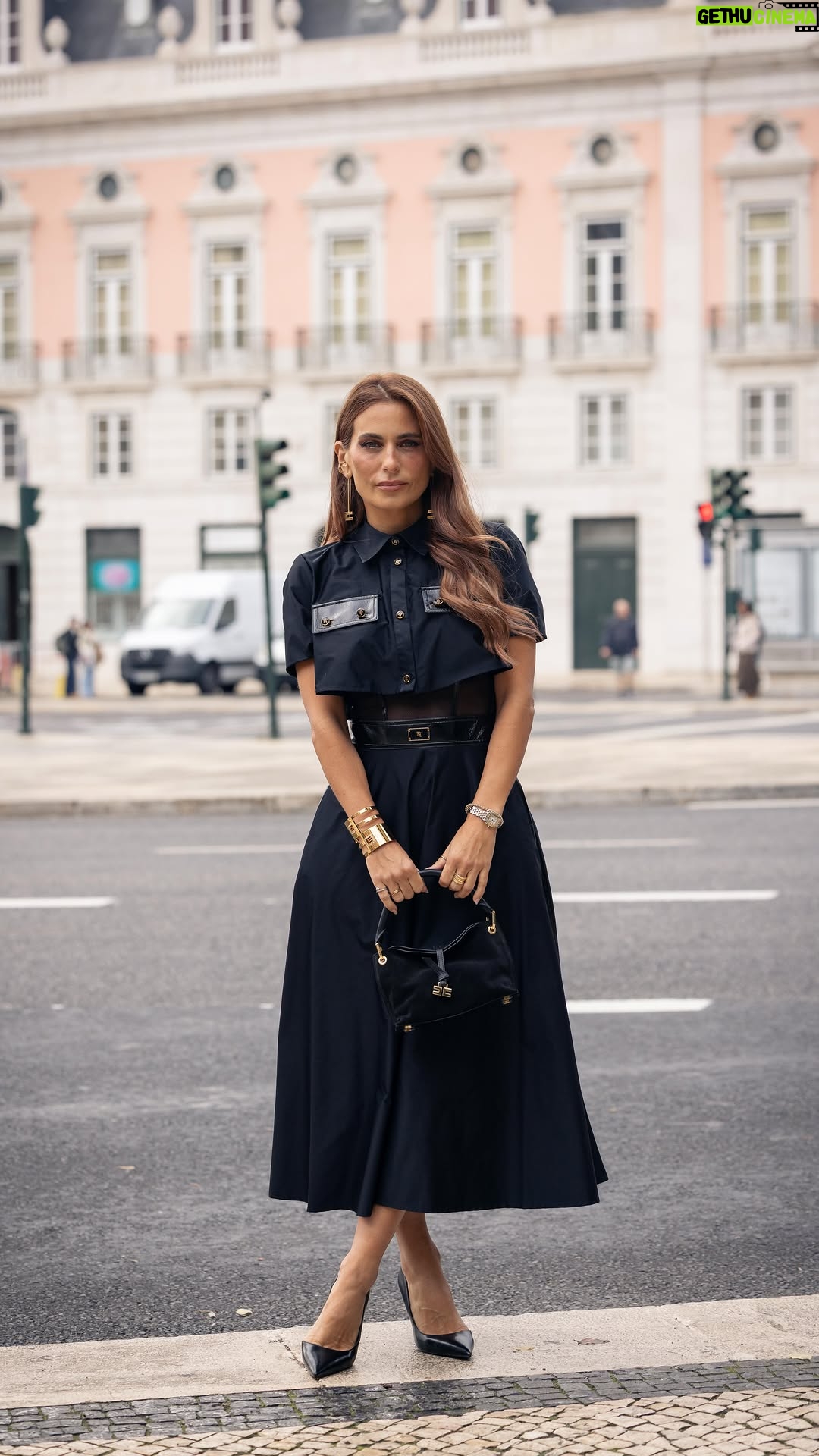 Liliana Santos - 1.2K Likes - Amo segundas-Feiras! Início de semana! Vamos com tudo! Preparados? 🖤

#portugal #lisbon #ef #filmmakers #ootd #parceria