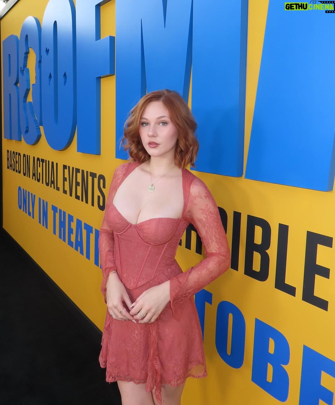Lily Brooks O'Briant - 5.9K Likes - thank you so much @paramountpics for inviting me to the premiere of “ROOFMAN” IN THEATRES OCT 10th!! 💛
•
#roofman #paramountpictures @roofmanmovie @paramountpics @keyelementspr