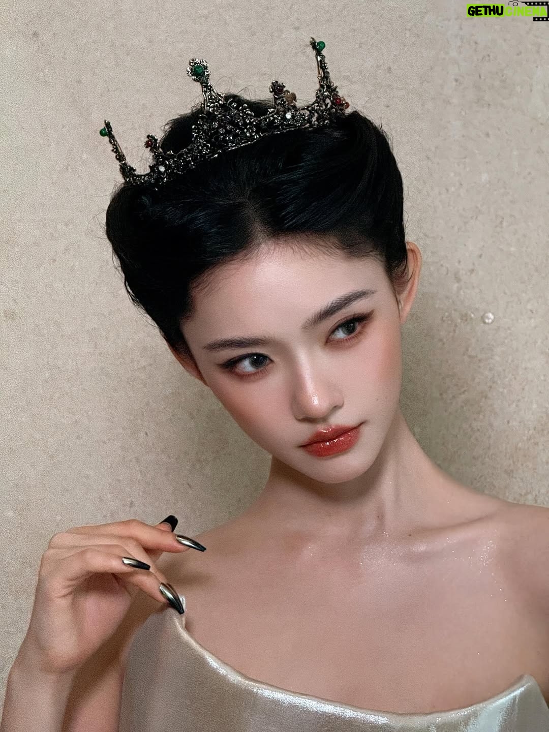 Lin Yun - 14.2K Likes - Queen or princess？👑