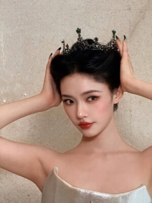 Lin Yun Instagram - Queen or princess？👑