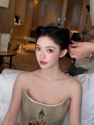 Lin Yun Instagram - Queen or princess？👑