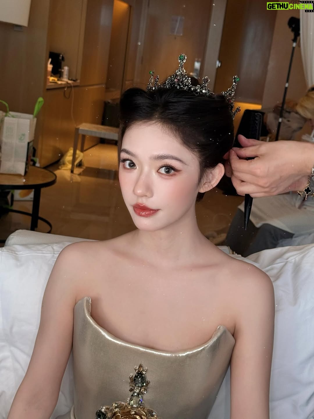 Lin Yun - 14.2K Likes - Queen or princess？👑