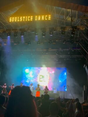 Lina Castrillón Instagram - 🌙…y la luna lo presenció todo 
🙌 @soulsticedance Nació como nacen las grandes cosas con intención 🙌 raíz y propósito . 
@alvarogutierrez & @themotherearthcalling 🇨🇴🇨🇴🇨🇴

Gracias a todos los que creyeron en el llamado . 
@clemont.co @dislicores @maestrodobel.col @jpchenetcol @redbullcol @cayenamasayacollection @antioquenomag @casadanncarlton @descubre.travel @utropicotravel @aperolspritzco @gwscol 
•
•
• Mis 📸 @armaniph
