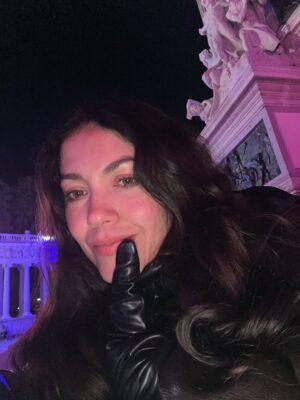 Lina Castrillón Instagram - Cámara y acción …
Y el mundo se detiene 🫶