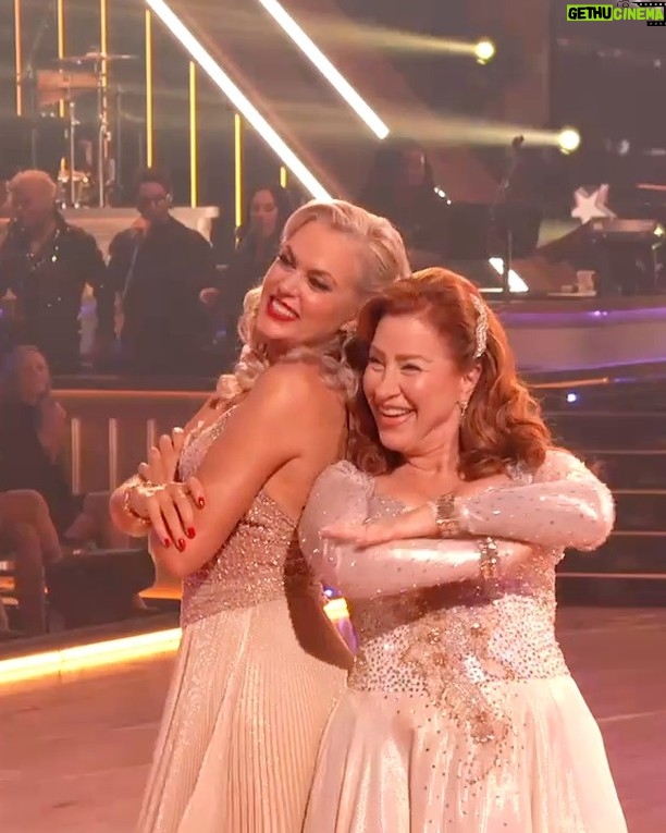Lisa Ann Walter - 117.3K Likes - Elaine Hendrix and pro Alan Bersten perform a Foxtrot to “This Will Be (An Everlasting Love)” by Natalie Cole dedicated to Elaine’s best friend, Lisa Ann Walter. #DedicationNight #DWTS
